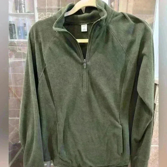Size Medium Old Navy green fleece pullover. Worn once. - Picture 1 of 3